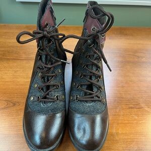 Rampage Steam Punk Faux Lace Up Zip Up Boots Black Gray Red Faux Fur Lining